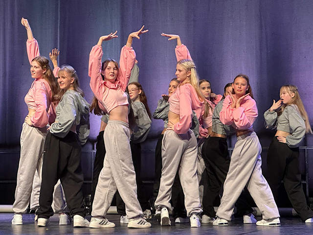 Weihnachtsrevue im Volksbad Jena