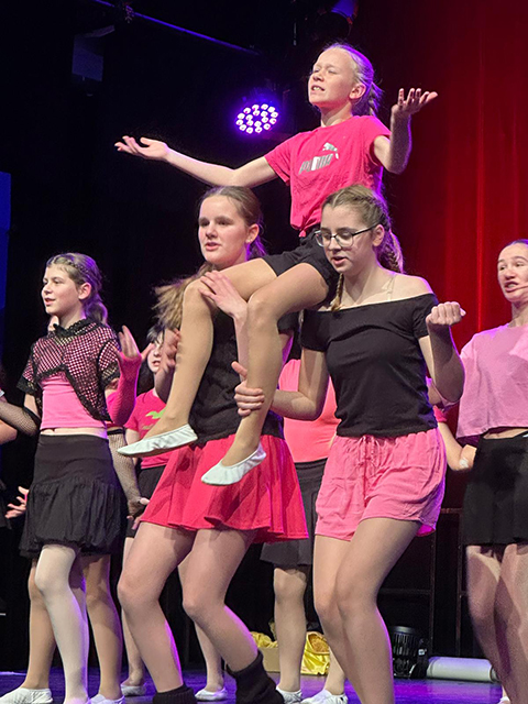 Weihnachtsrevue im Volksbad Jena