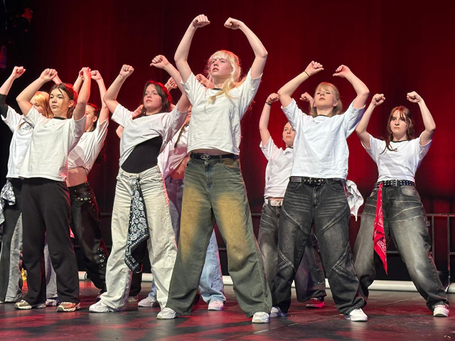 Weihnachtsrevue im Volksbad Jena