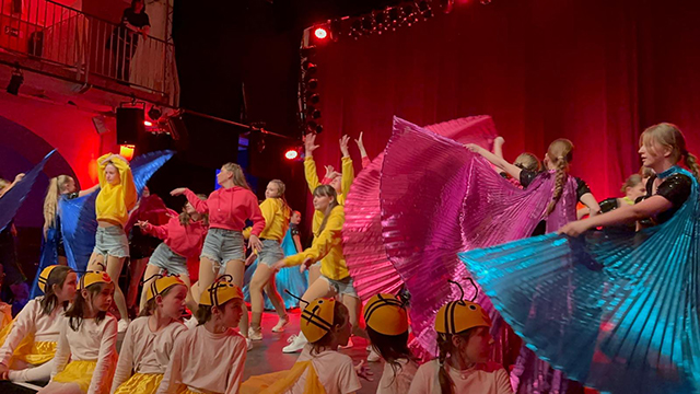 Winterzauber Revue im Volkbad Jena